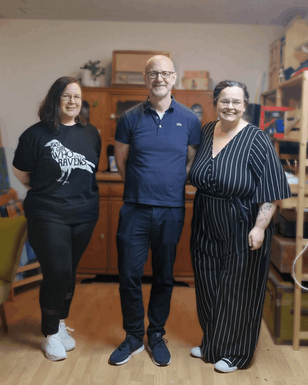Dr. med. Nils-Kristian Dohse Chefarzt der Plastischen Chirurgie Agaplesion Diakonieklinikum Rotenburg Wümme zusammen mit Tina und Nadine vom Podcast Zwischen Waage und Wahnsinn